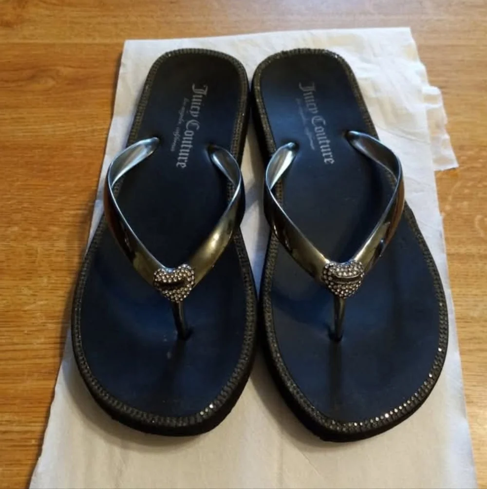 Juicy Couture Flip Flops - Picture 5 of 5